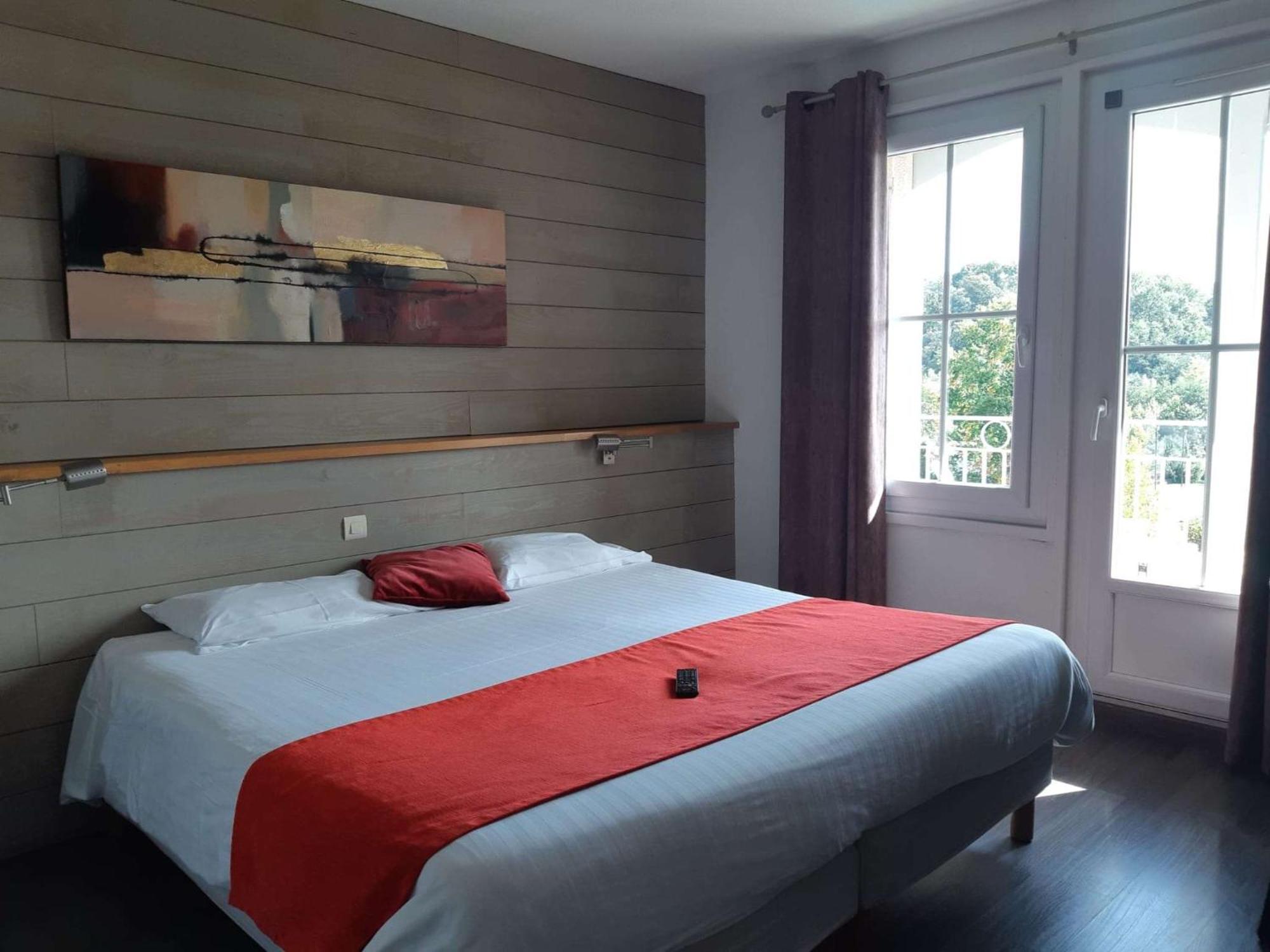 Brit Hotel Du Golf Le Lodge Salies-de-Béarn Esterno foto