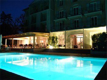 Brit Hotel Du Golf Le Lodge Salies-de-Béarn Esterno foto