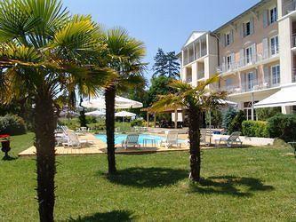 Brit Hotel Du Golf Le Lodge Salies-de-Béarn Esterno foto